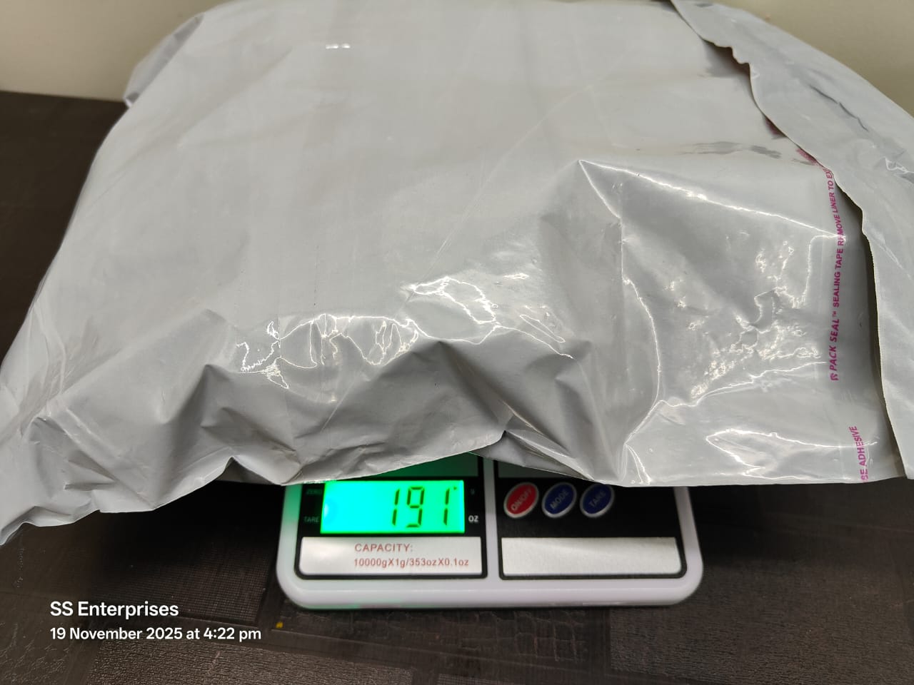 2 in 1 Velevt Stuff Baby Feeder with Neck Pillow Supporter